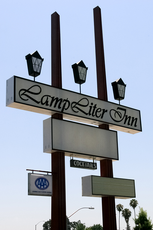 07-01 - 02.JPG - Lampliter Inn